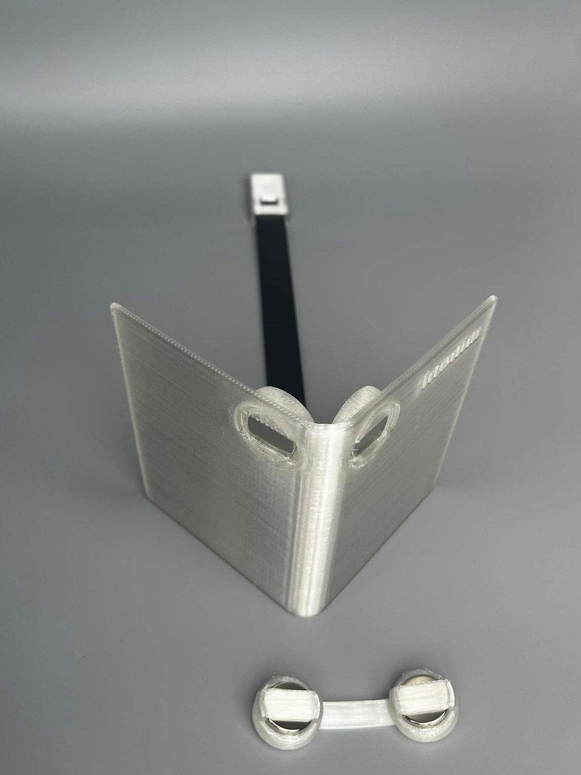 Magnetic Bed Sheet Holders - By Inonim